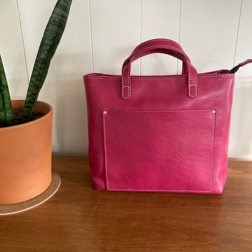 Brand NEW Portland Leather Goods Medium Hibiscus Zip Crossbody